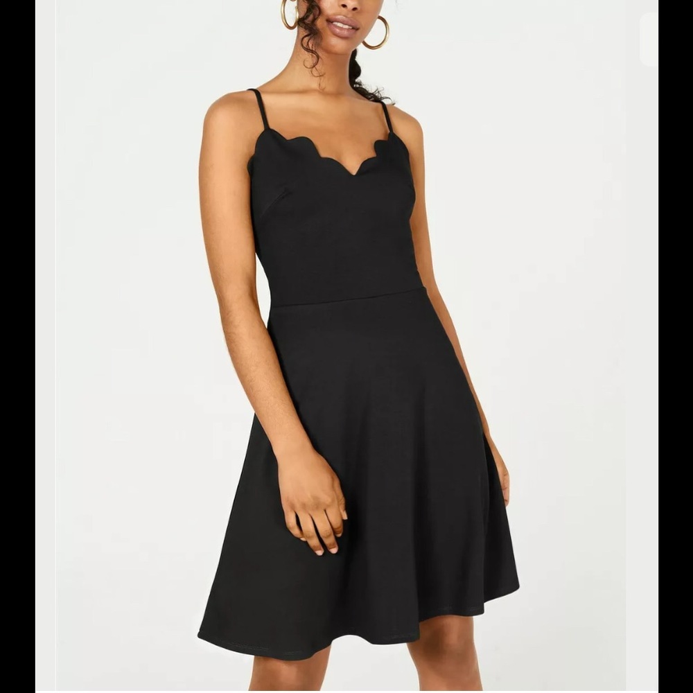 ⚡️SALE⚡️NWT Rosie Harlow scalloped fit-flare dress